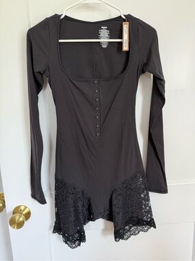 Skims Fits Everybody Lace Onesie